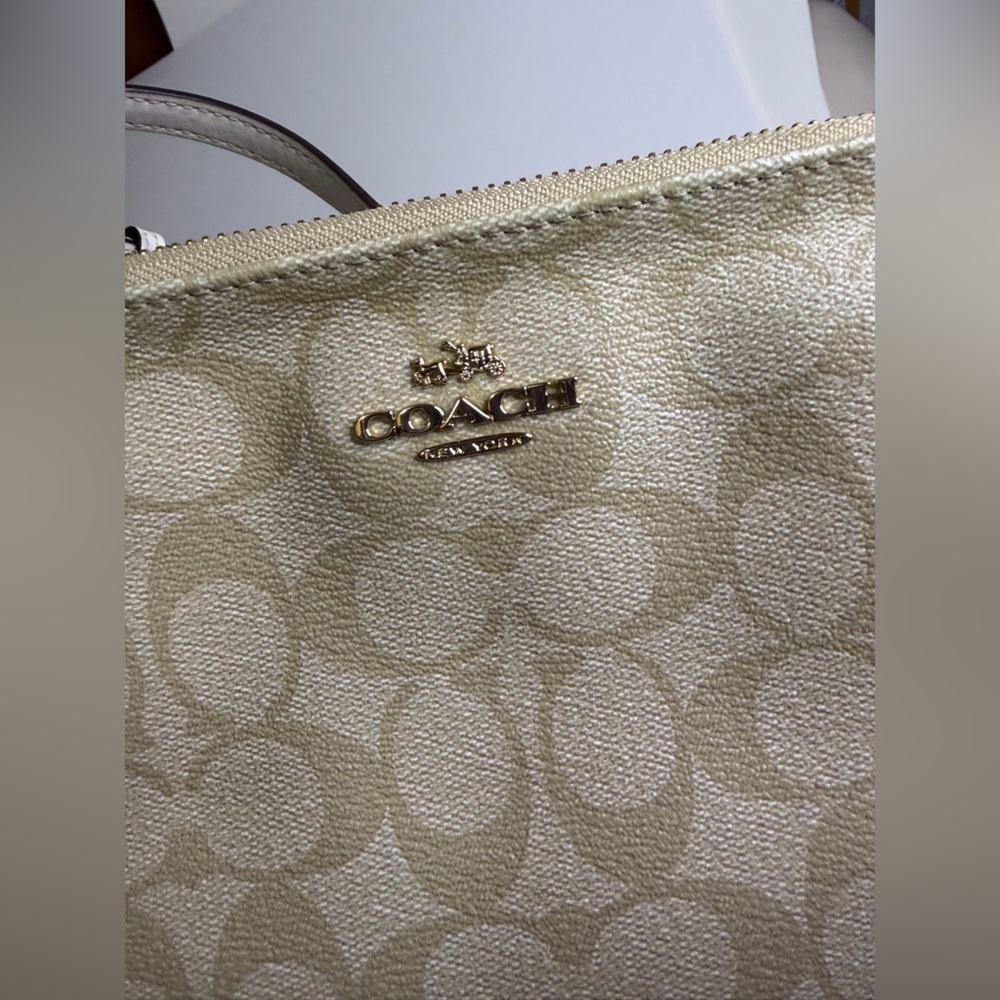Coach Signature Tan‎ Beige Crossbody Bag with golden hardware - Picture 3 of 15